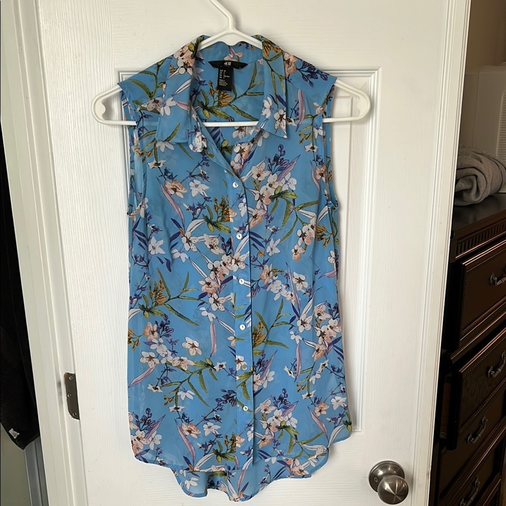H&M Blue Sleeveless Button Down Blouse